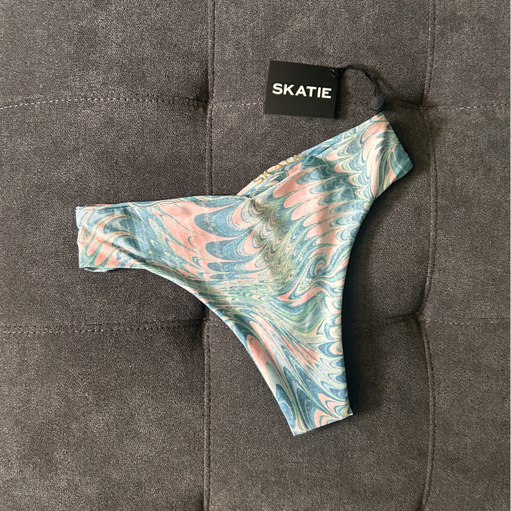 SKATIE CRUSH IGGY BOTTOM MEDIUM NWT